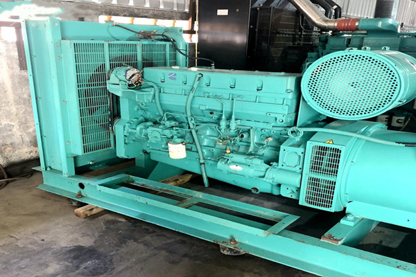 供應200kw康明斯發電機組